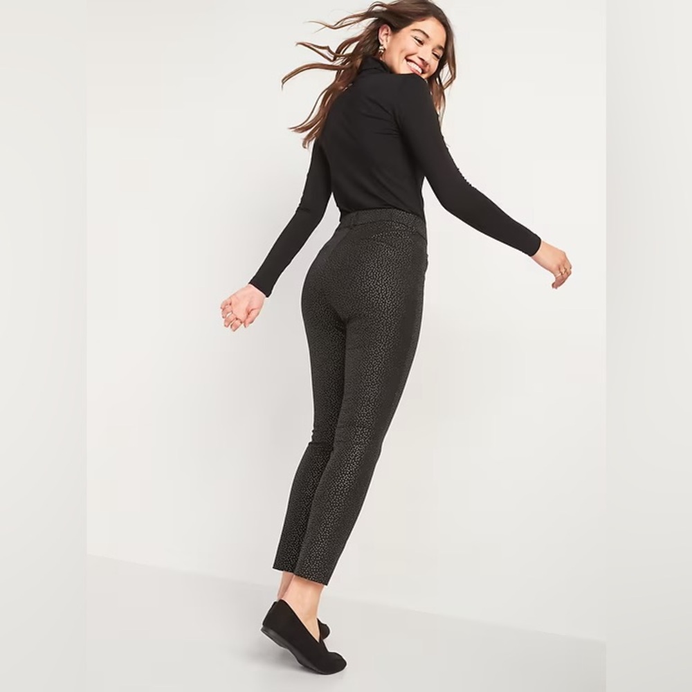 Old Navy Foil dot ankle pixie pant - 6